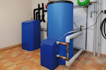 Heizungsanlage im Keller eines Wohnhauses